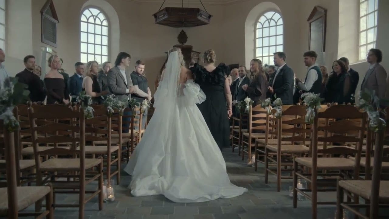Still uit de trouwfilm van Carlijn en Nick